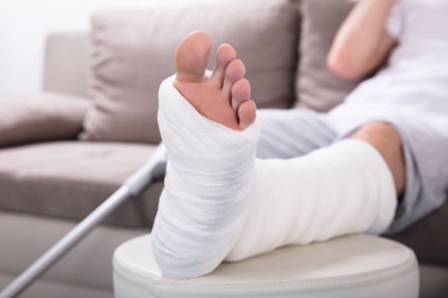 Symptoms and Treatment for a Broken Ankle - Blog